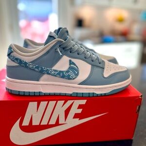 Like New!  Nike Dunk Low Paisley Worn Blue - women’s size 8.5 - men’s size 7